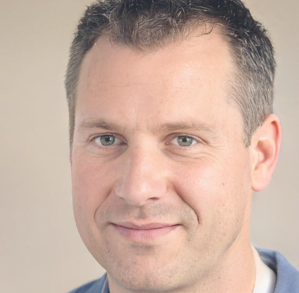 Portrait de Philippe Dubois, consultant en finances personnelles